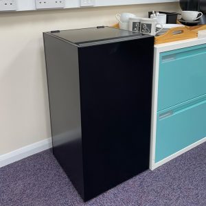 office recycling bin with enclosed lid in office