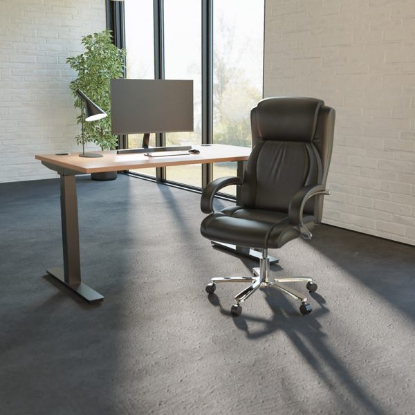 office heavy duty chair in office in front of office desk